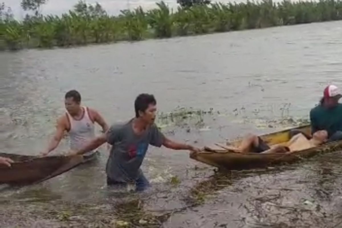 Dua anak tenggelam saat banjir di Kudus belum ditemukan