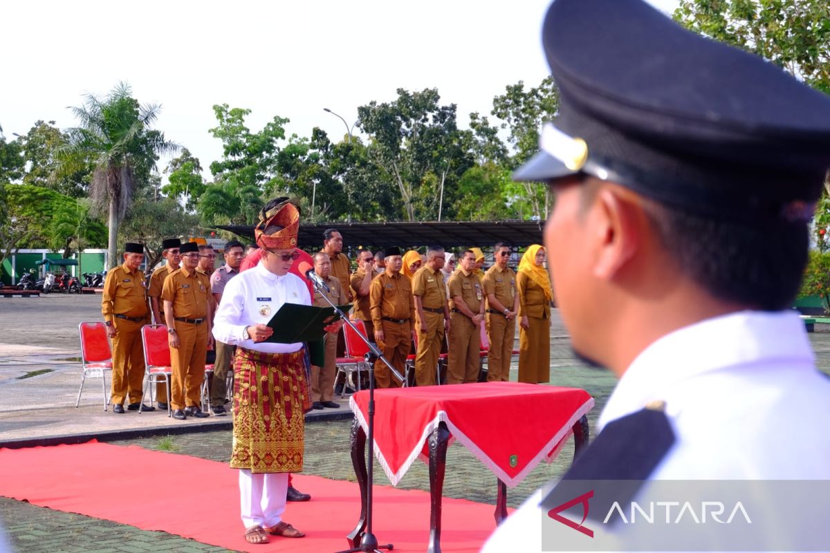 Diawali salat subuh berjamaah, Bupati Adil lantik 89 pejabat, berikut namanya