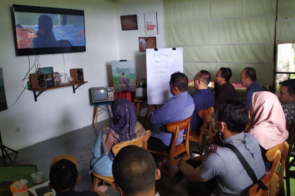 Kisah pemuda Suku Anak Dalam difilmkan dalam "Palang Rimba"