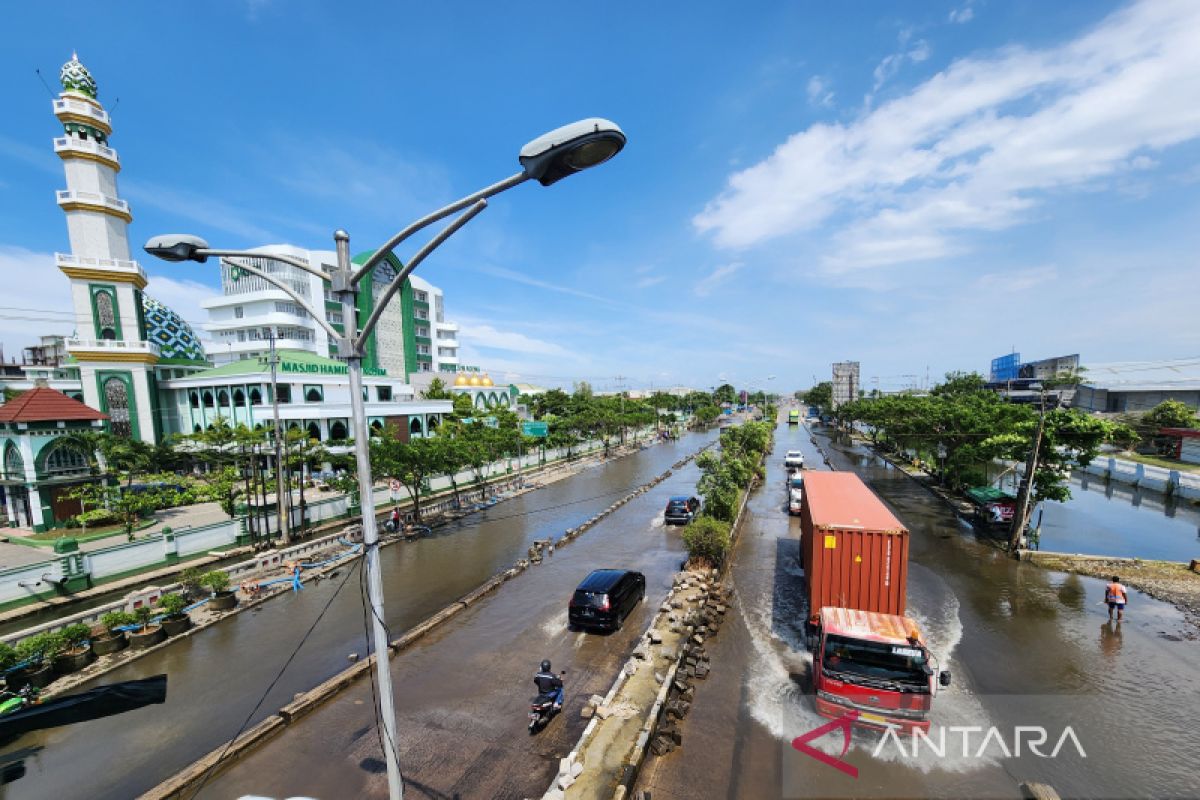 Jalan Kaligawe Semarang kini bisa dilalui kendaraan