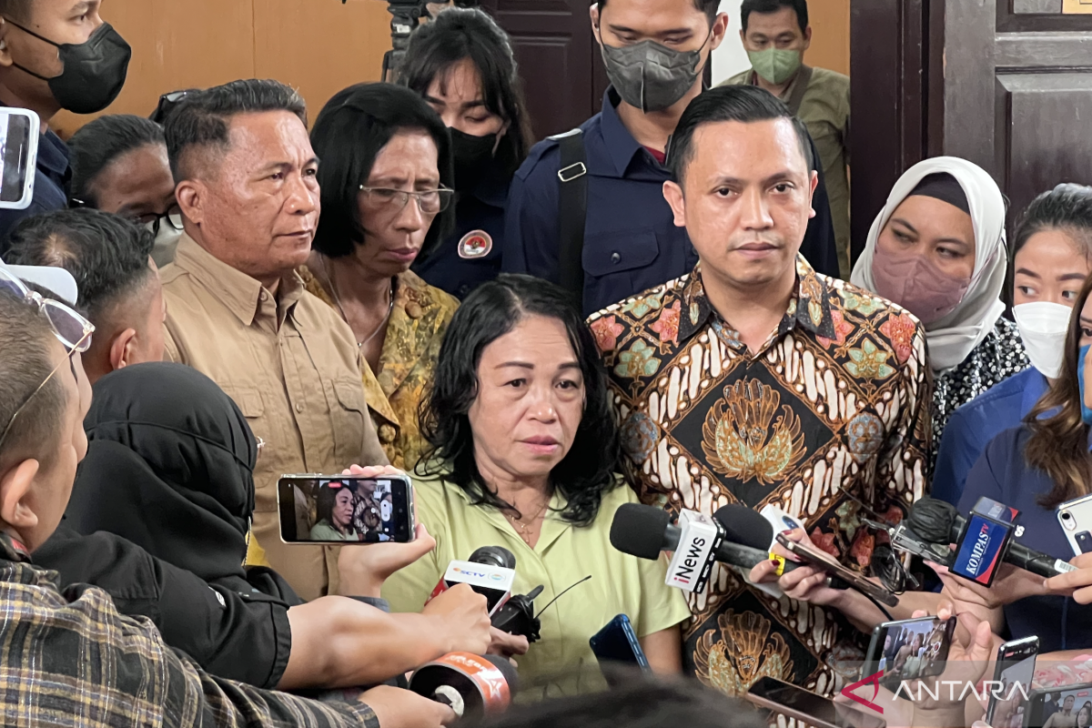 Momen Ibu Bharada E telah bertemu dengan keluarga Yosua