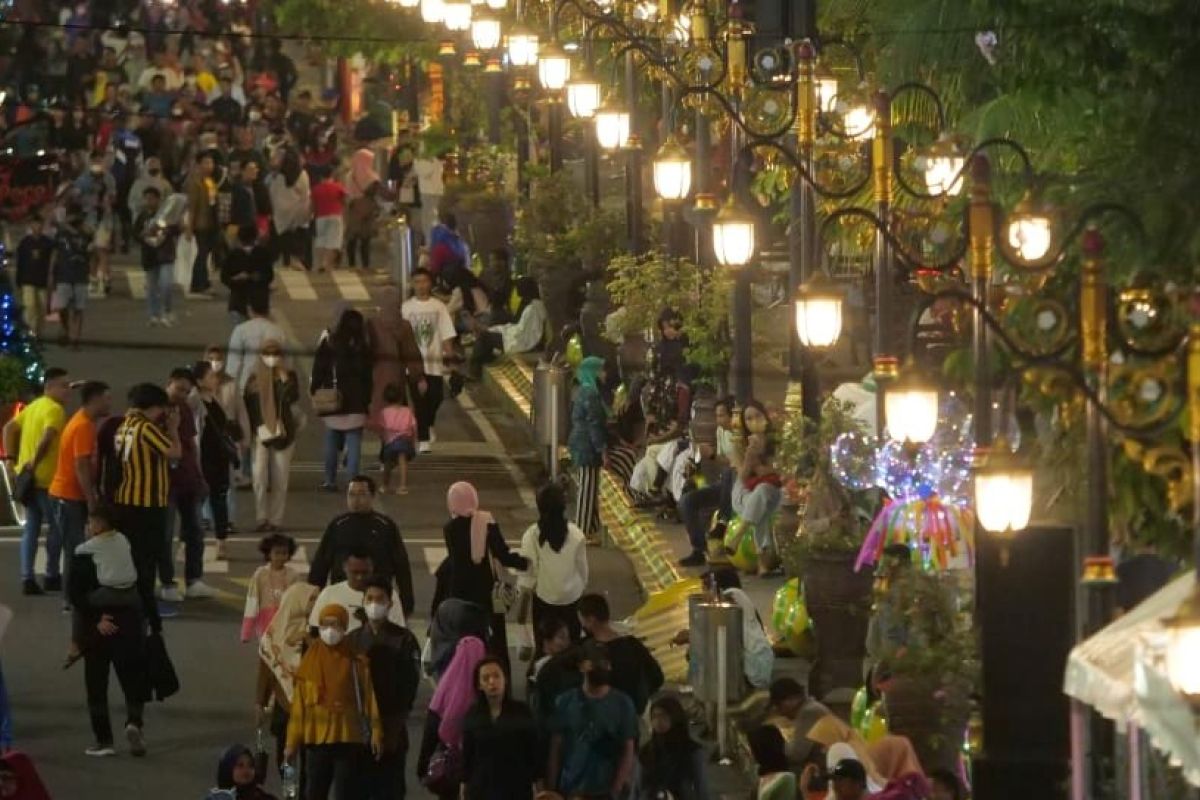 Tren mingguan COVID-19 Indonesia melandai di bawah 400 kasus