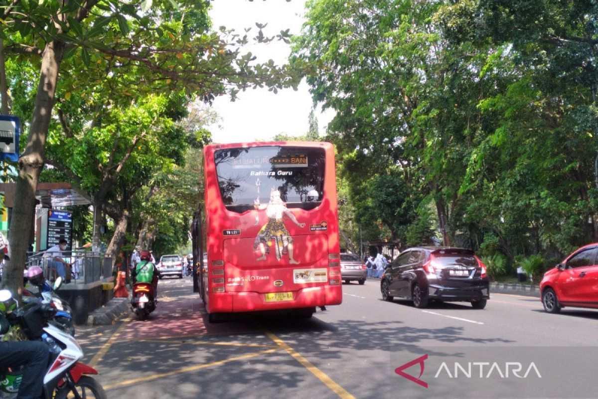 Jumlah penumpang BST turun usai aturan  berbayar