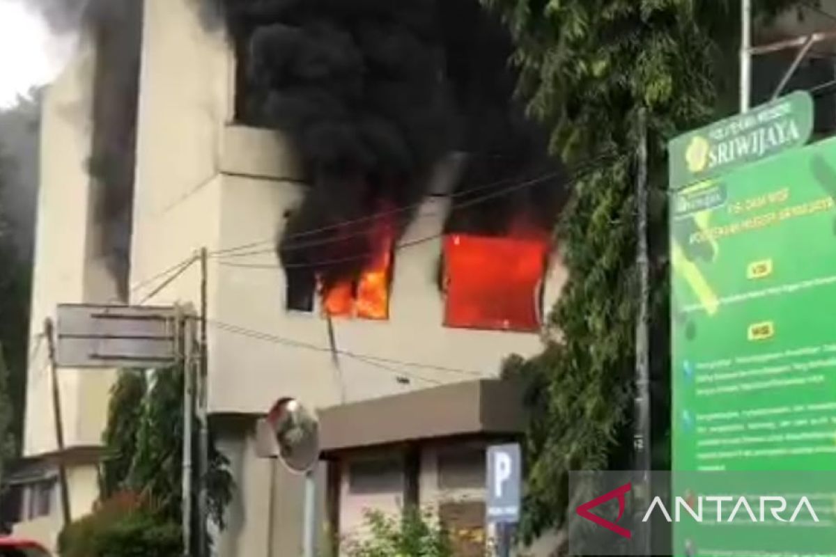 Gedung riset Politeknik Sriwijaya Palembang terbakar