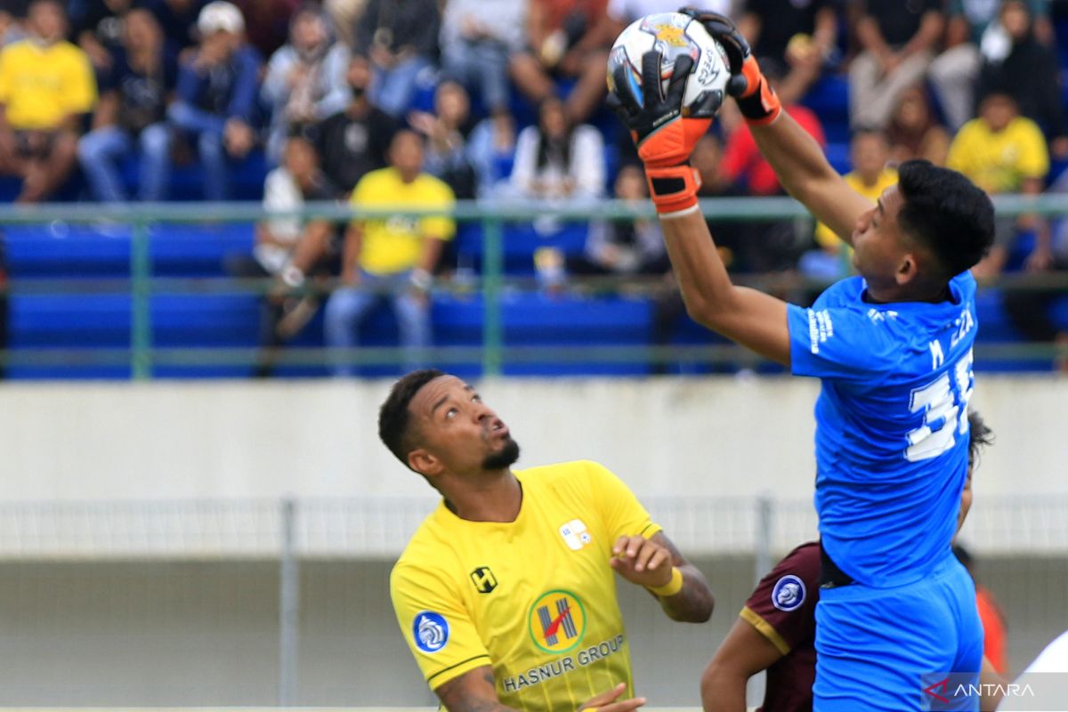 Kiper Reza Arya ungkap rasa bahagia bisa kembali berlatih bersama PSM Makassar