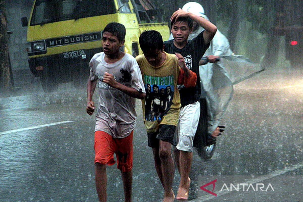 Wilayah NTB diguyur hujan di akhir pekan