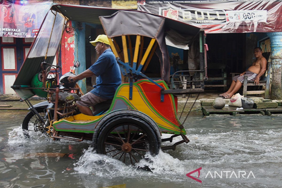 Waspada potensi banjir rob seiring fenomena bulan baru, menurut BMKG