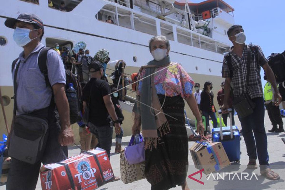 Pelindo catat belasan ribu penumpang melintasi pelabuhan Tenau Kupang