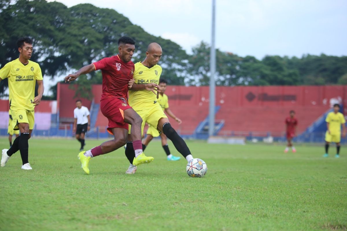 Persik Kediri jajal atmosfer pertandingan  uji coba