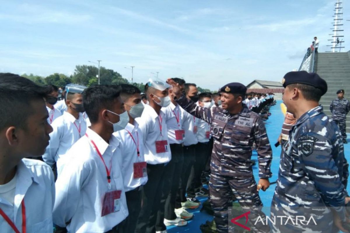 Danlanal Kendari motivasi casis TNI AL agar tidak mudah putus asa