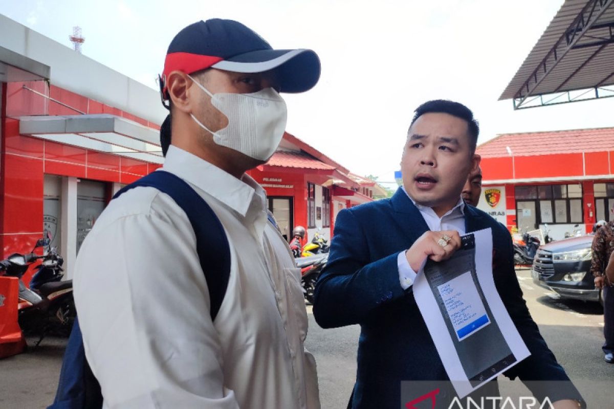 Ferry Irawan bantah tak menafkahi istrinya Venna Melinda