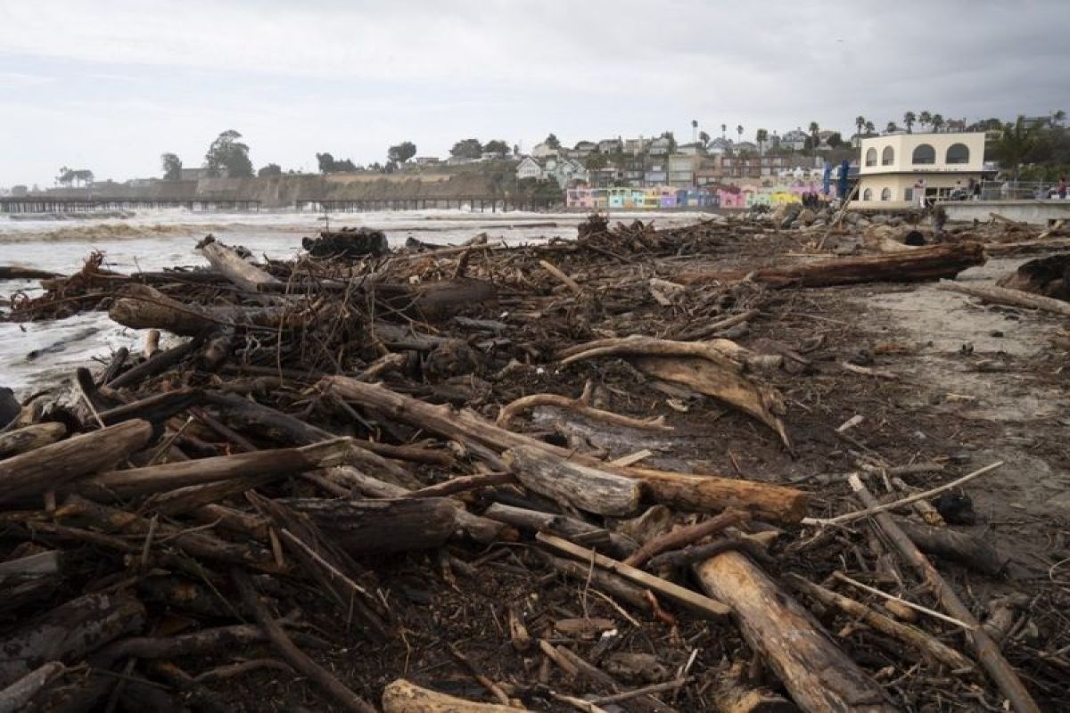 Badai yang terjadi di California berlanjut akibatkan lebih banyak hujan dan salju