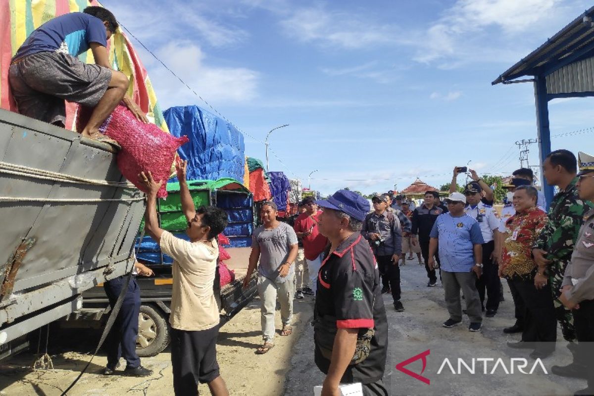 Dishub Kobar minta kendaraan angkutan tidak bongkar muat di bahu jalan