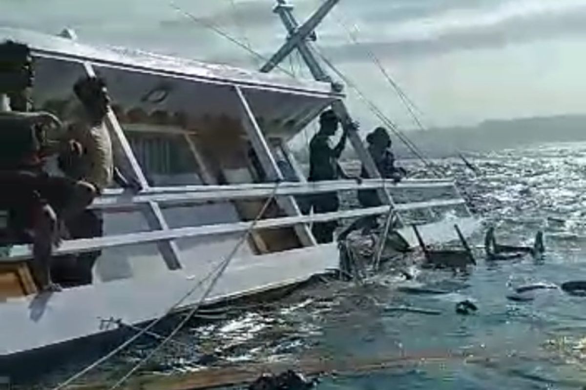 Kapal tenggelam di Labuan Bajo