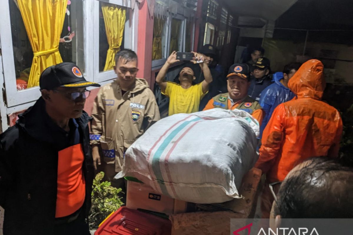 Bencana banjir dan longsor dilaporkan tewaskan dua orang di Padang Pariaman