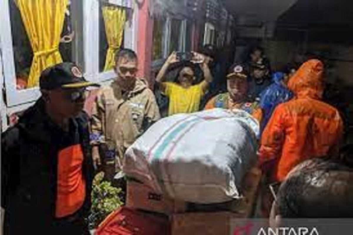 Bencana banjir dan longsor dilaporkan menewaskan dua orang di Padang Pariaman