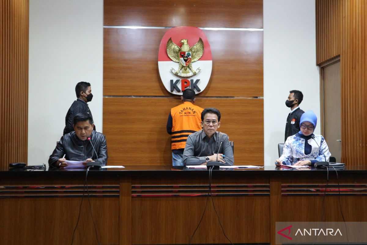 KPK tahan Izil Azhari Selama 20 hari ke depan