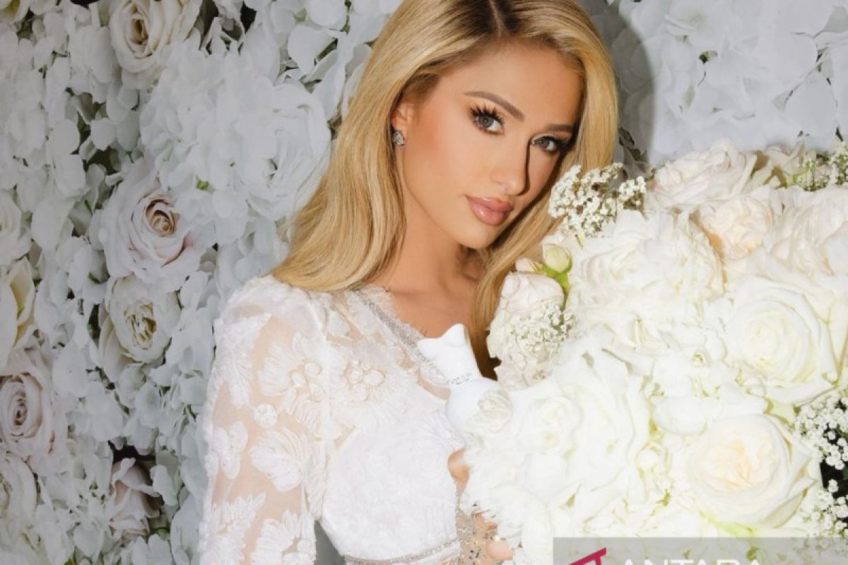 Paris Hilton dan suami jadi orangtua baru