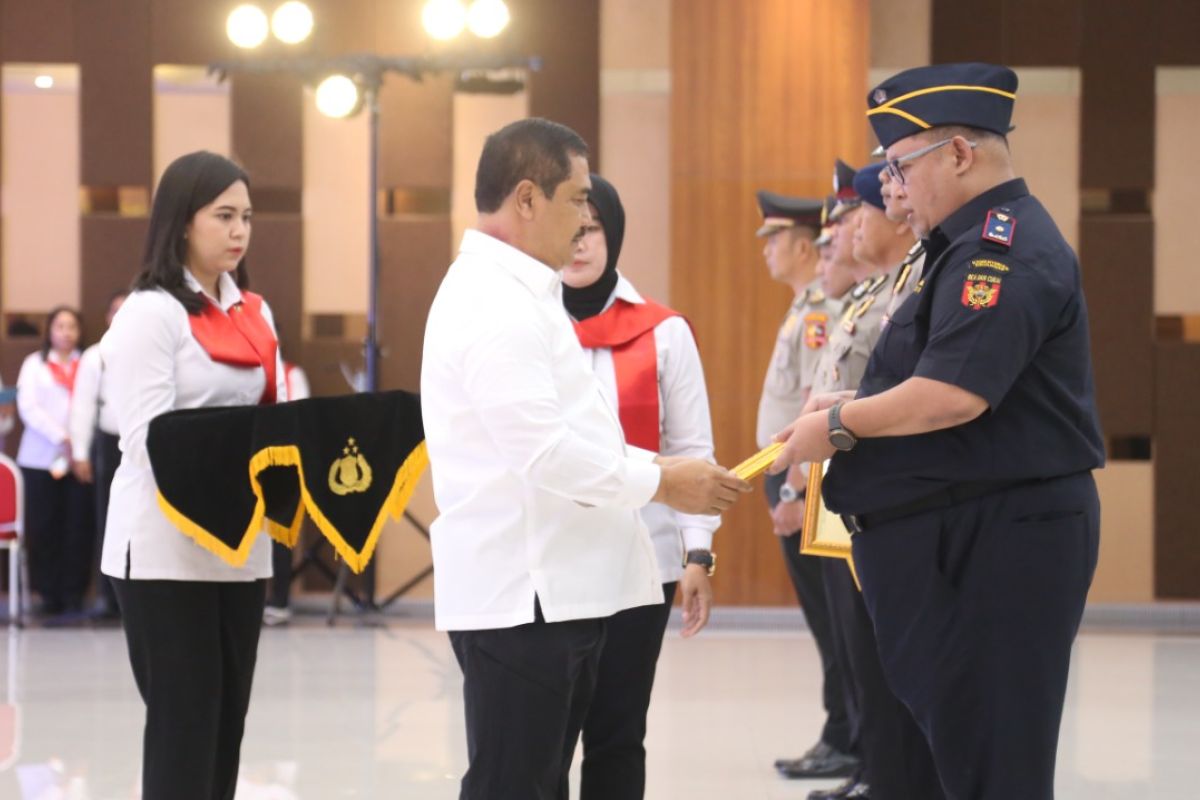 Kapolri beri penghargaan tim Dewa Ruci yang ungkap 1,278 ton sabu