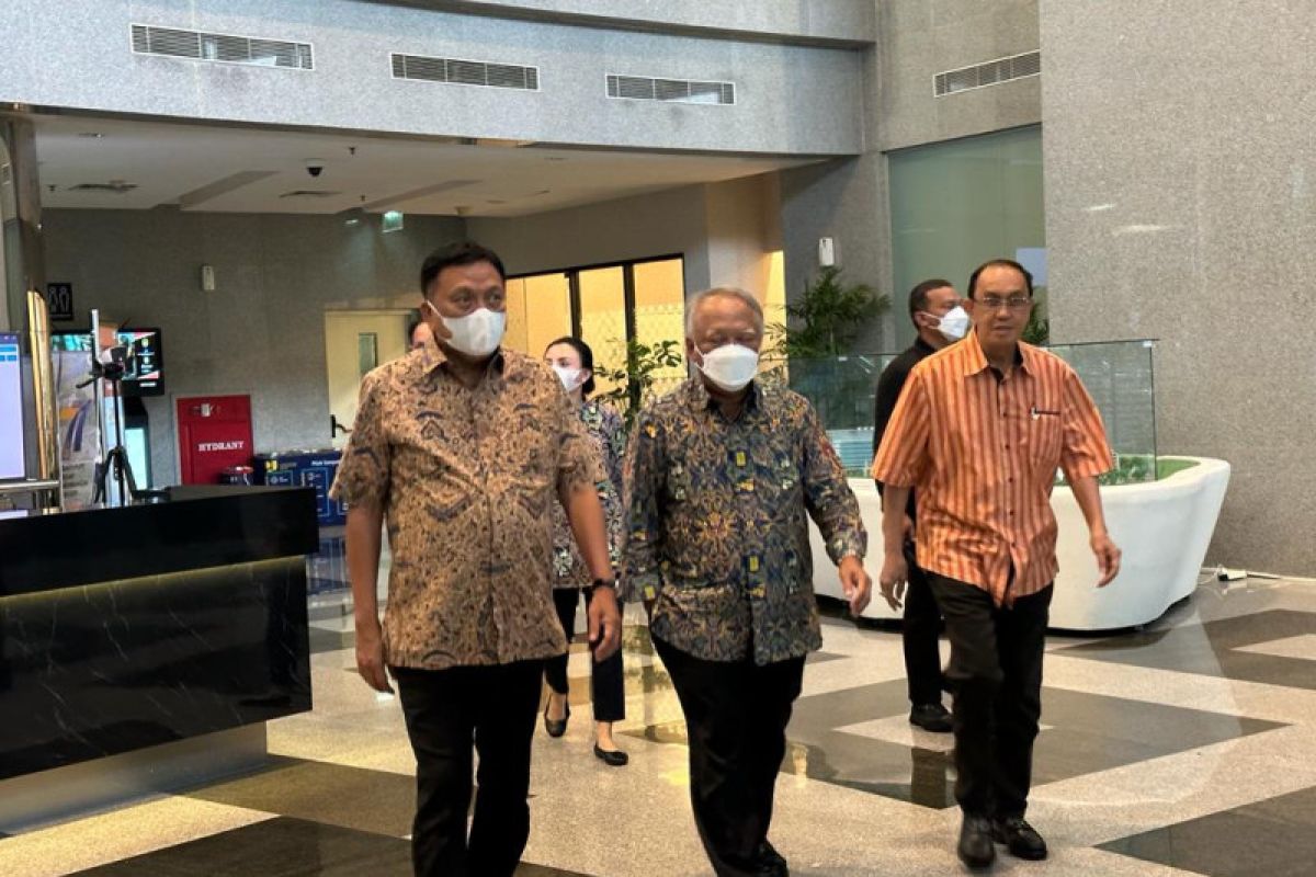 Gubernur menyerahkan proposal infrastruktur pariwisata ke Menteri PUPR