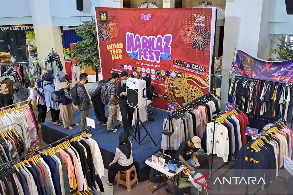 Bisnis baju bekas kian diminati anak muda di  Semarang