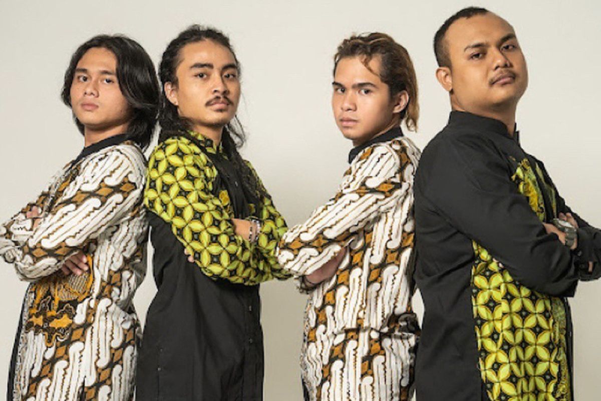 QODIR Band angkat "HEY"