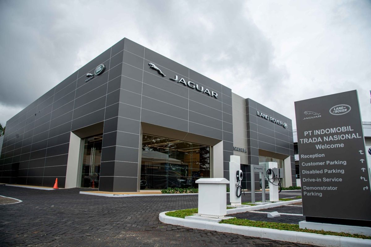 Showroom Jaguar Land Rover pertama hadir di Indonesia