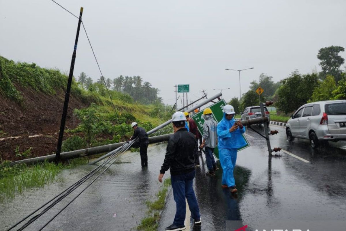 PLN sigap tangani gangguan kelistrikkan akibat bencana di Manado