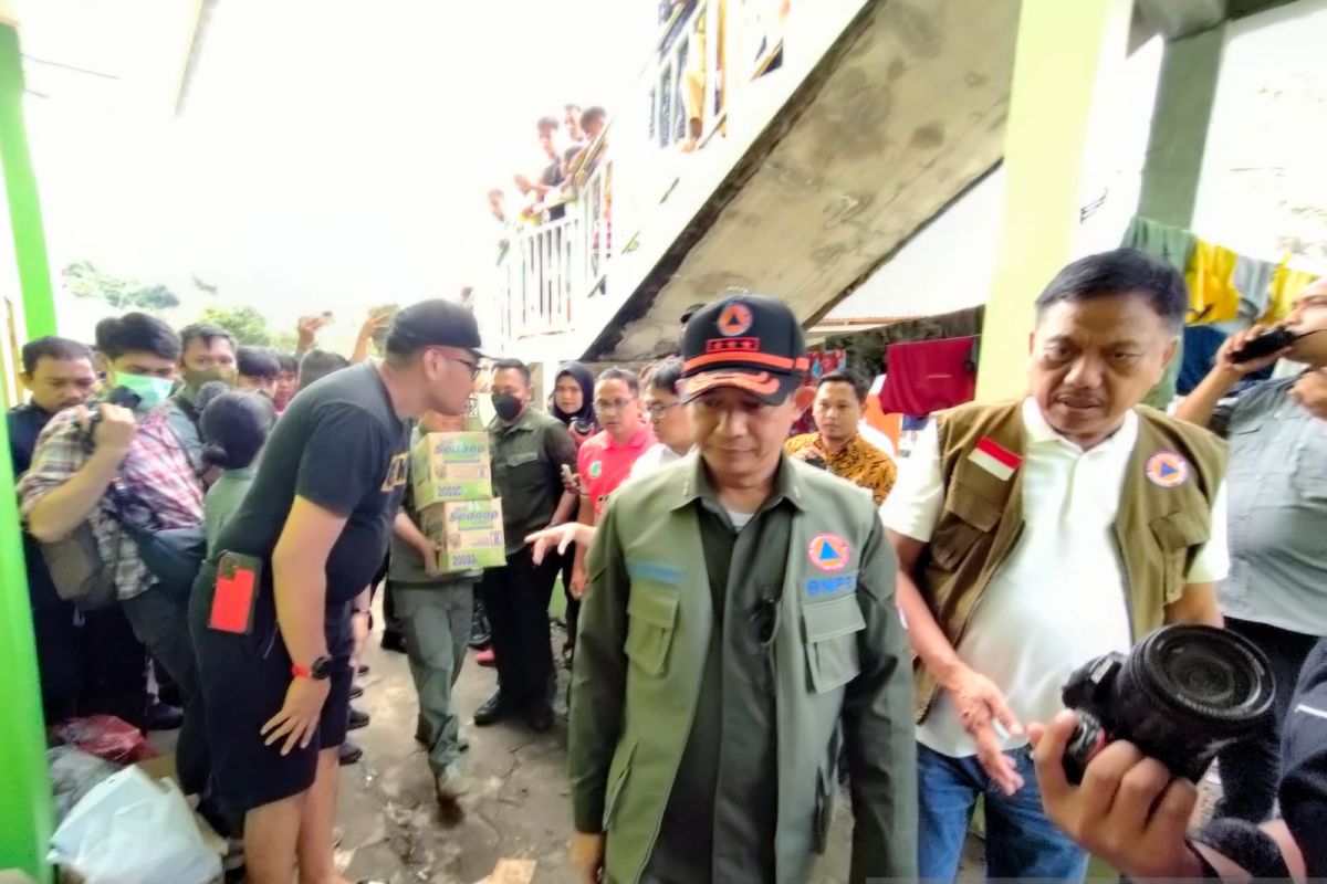 Kepala BNPB RI kunjungi korban bencana Manado di pengungsian