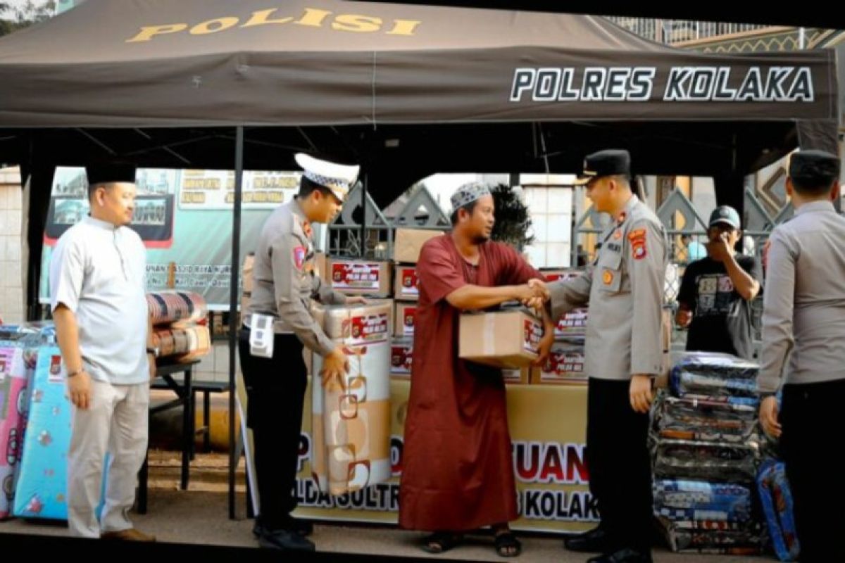 Polres Kolaka beri bantuan 18 korban kebakaran rumah