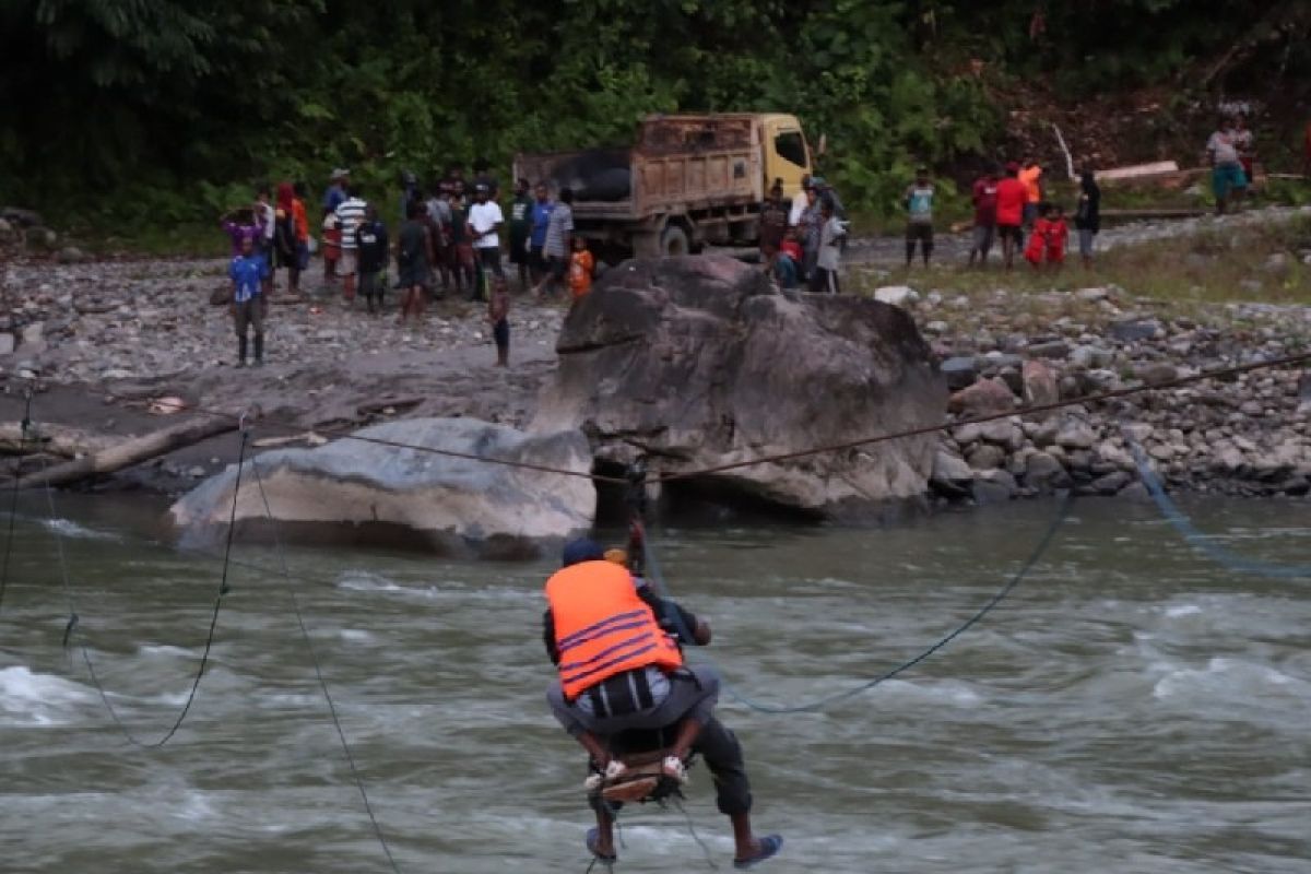 Pohon pengikat jembatan gantung tumbang jadi penyebab insiden Digoel