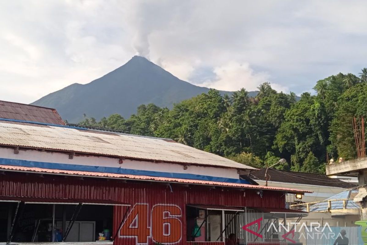 Tingkat aktivitas Gunung Api Karangetang masih Level II Waspada