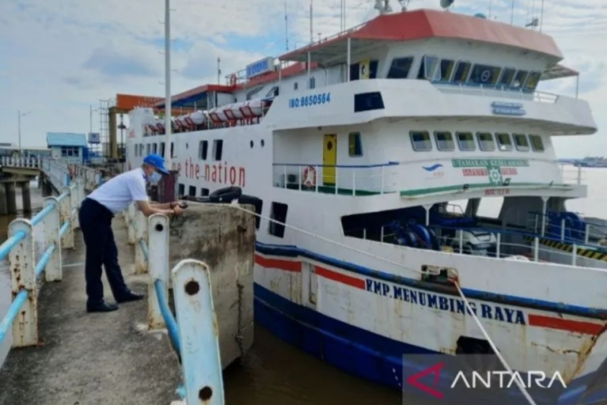 Pelabuhan Tanjung Api Api-Tanjung Kalian ditutup karena ombak besar