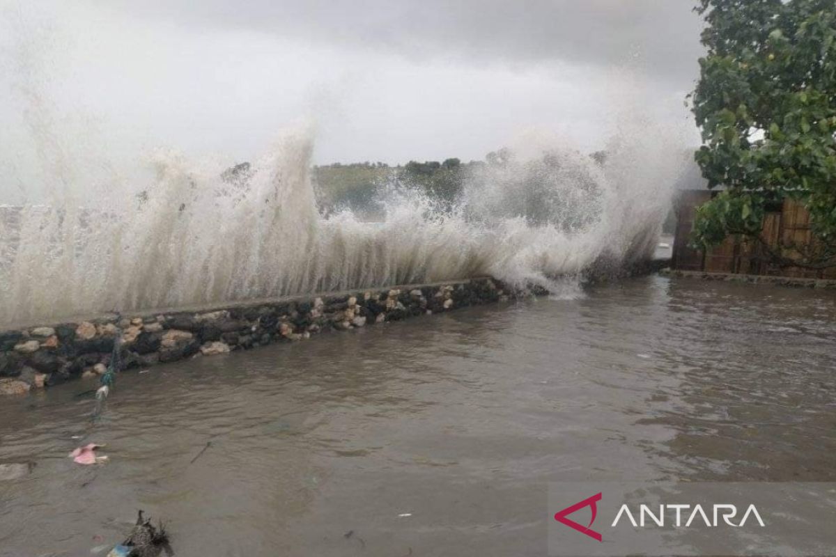 Waspadai potensi rob landa pesisir di NTT