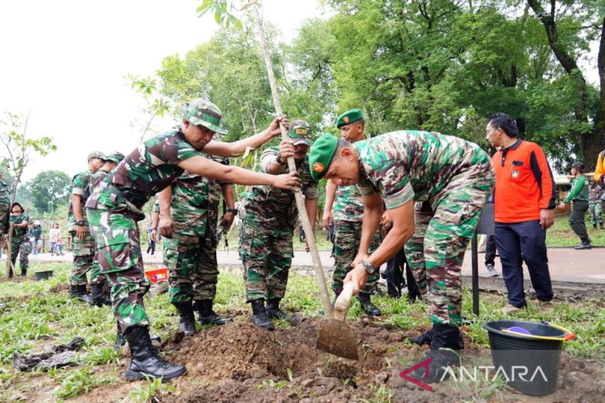 1.500 bibit pohon buah ditanam di Solo  Safari