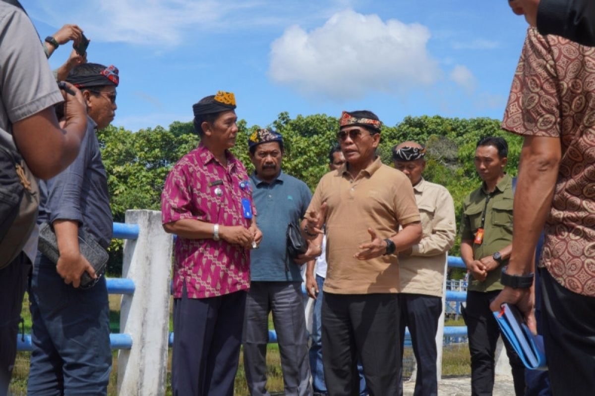 Gubernur tinjau "bedah rumah" dan Penyediaan air bersih warga perbatasan