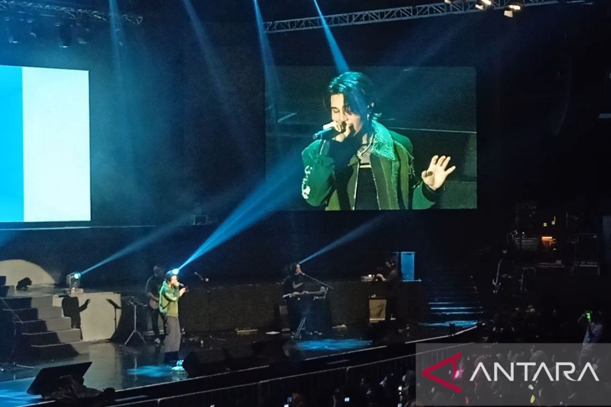 Penyanyi Thailand Jeff Satur nyanyikan lagu Tulus hingga joget