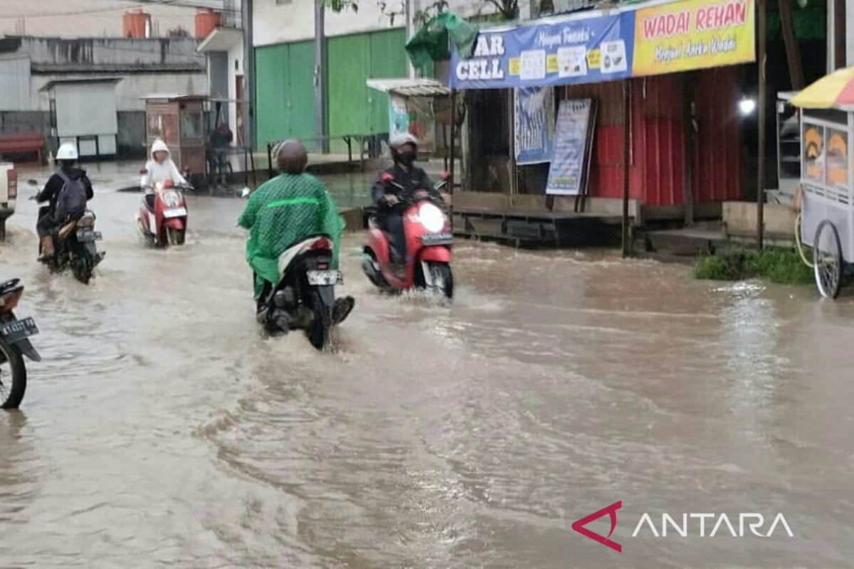 Sembilan daerah di Kaltim diprakirakan hujan petir pada Senin-Selasa