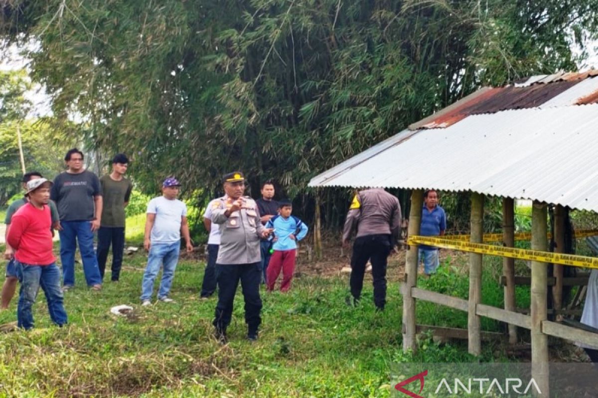 Seorang pria mati gantung diri di Agam, ditemukan istri sendiri