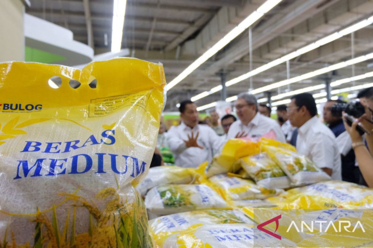 Bulog stabilkan harga dan pasokan beras dengan gandeng Hypermart