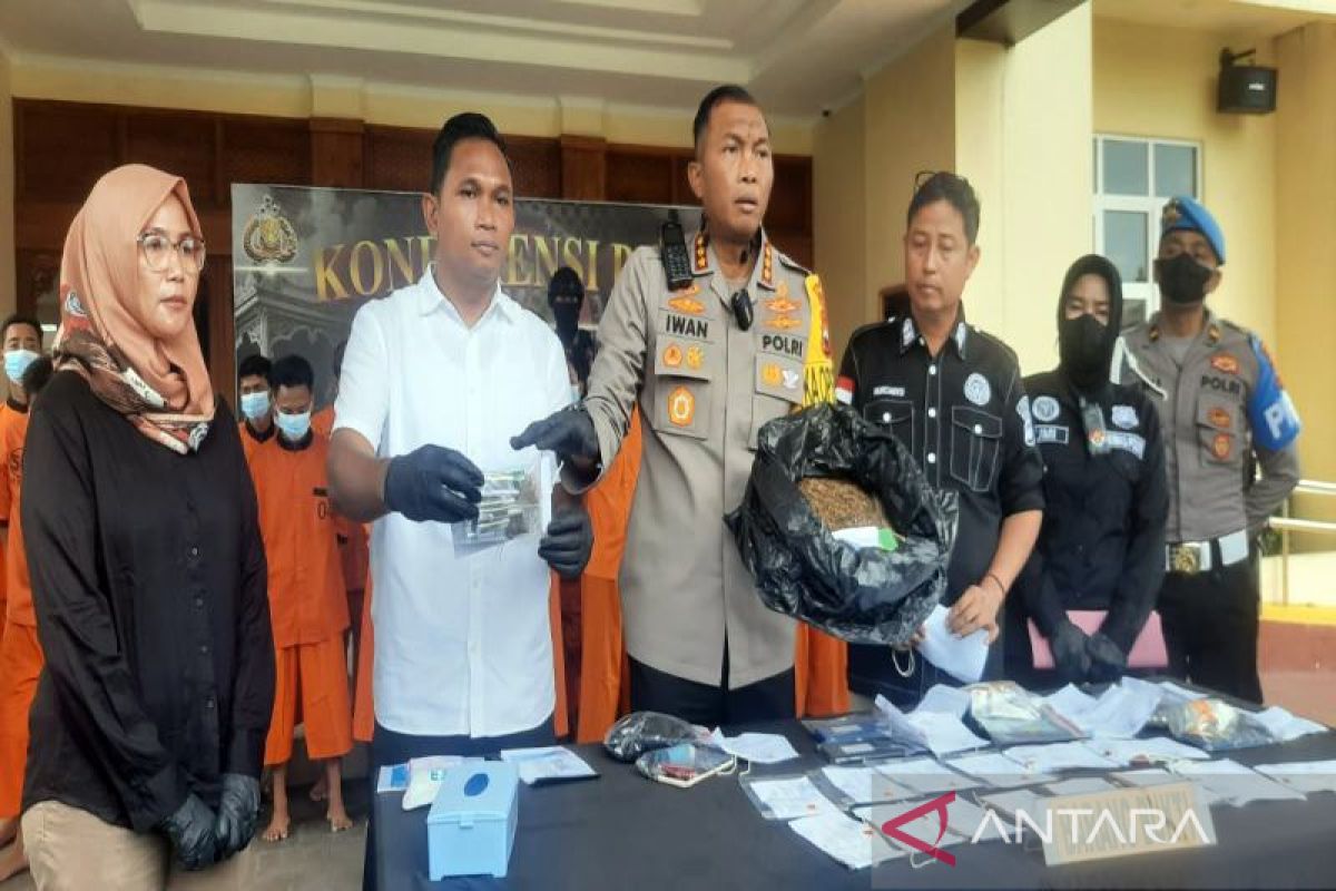 Polresta Surakarta amankan tiga pelaku pengedar ganja dan tembakau gorila