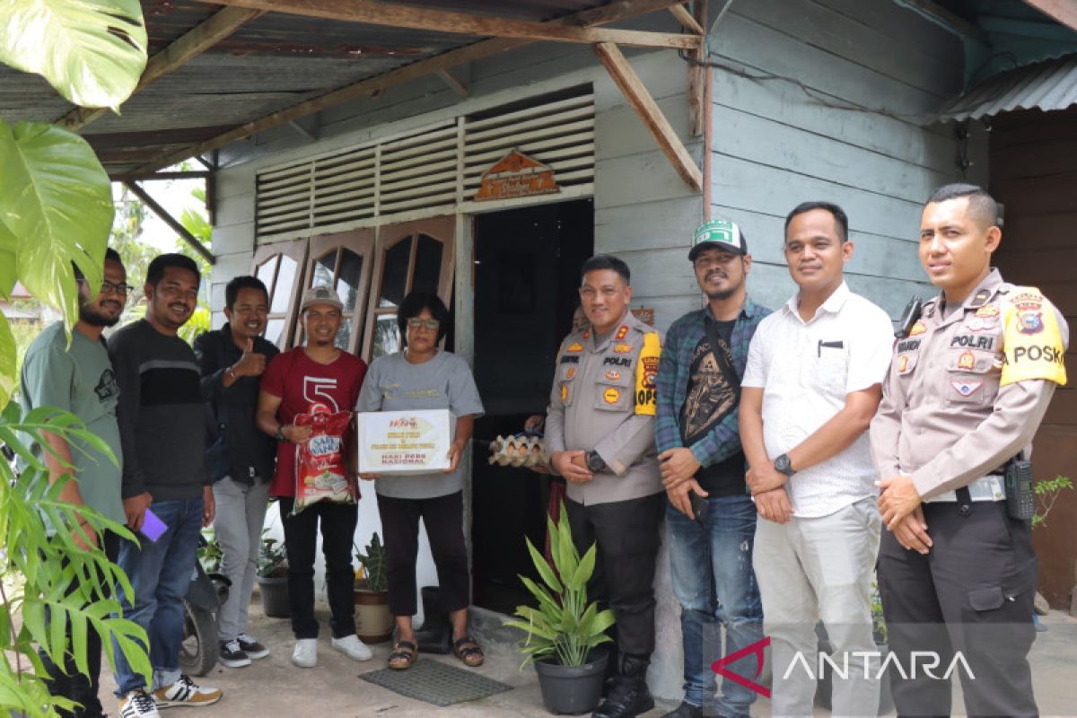 Peringati HPN ke-77, insan pers dan Polres Meranti berbagi berkah ke warga