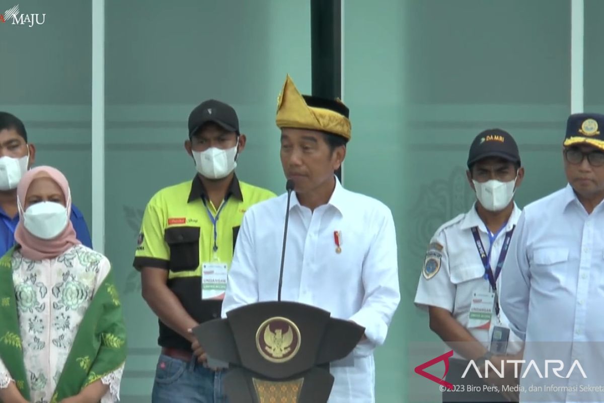 Presiden Jokowi: Siapa mau naik bus jika terminal banyak preman dan kotor