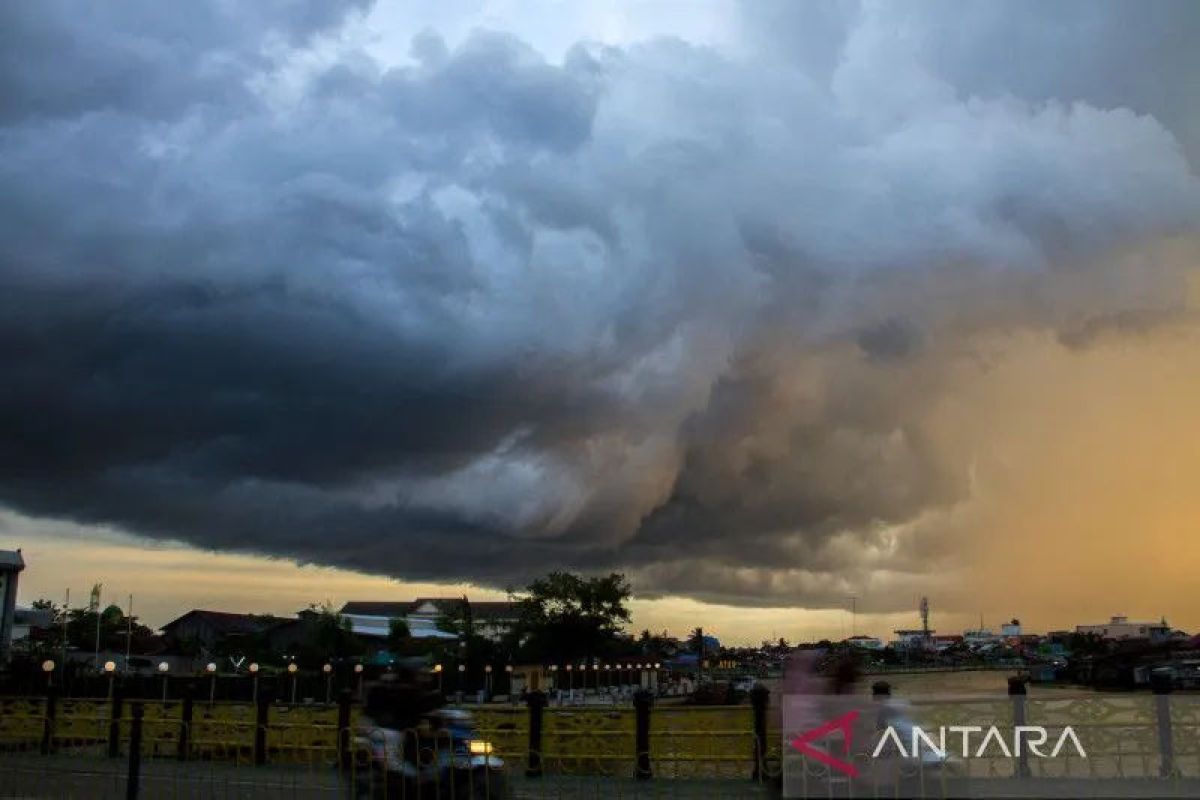 Waspada, potensi cuaca ekstrem di Jateng pada 10-12 Februari