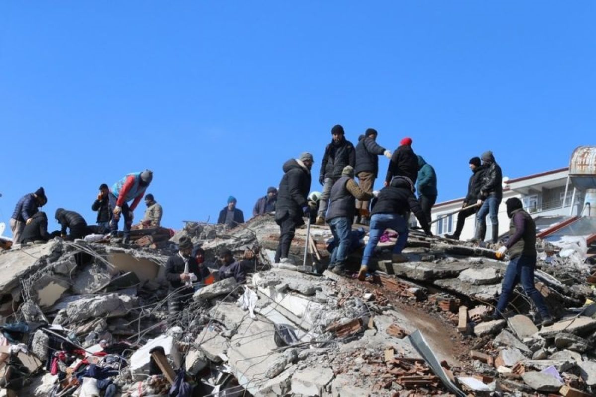 Jumlah korban jiwa akibat gempa dahsyat di Turki-Suriah tembus angka 15.000 orang