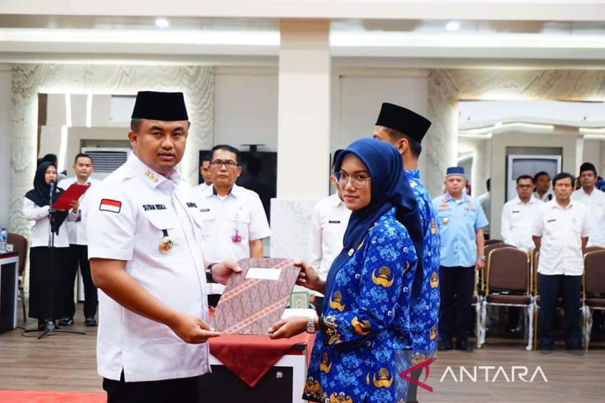 Lantik 46 PNS, Sutan Riska : PNS harus disiplin dan layani masyarakat dengan hati