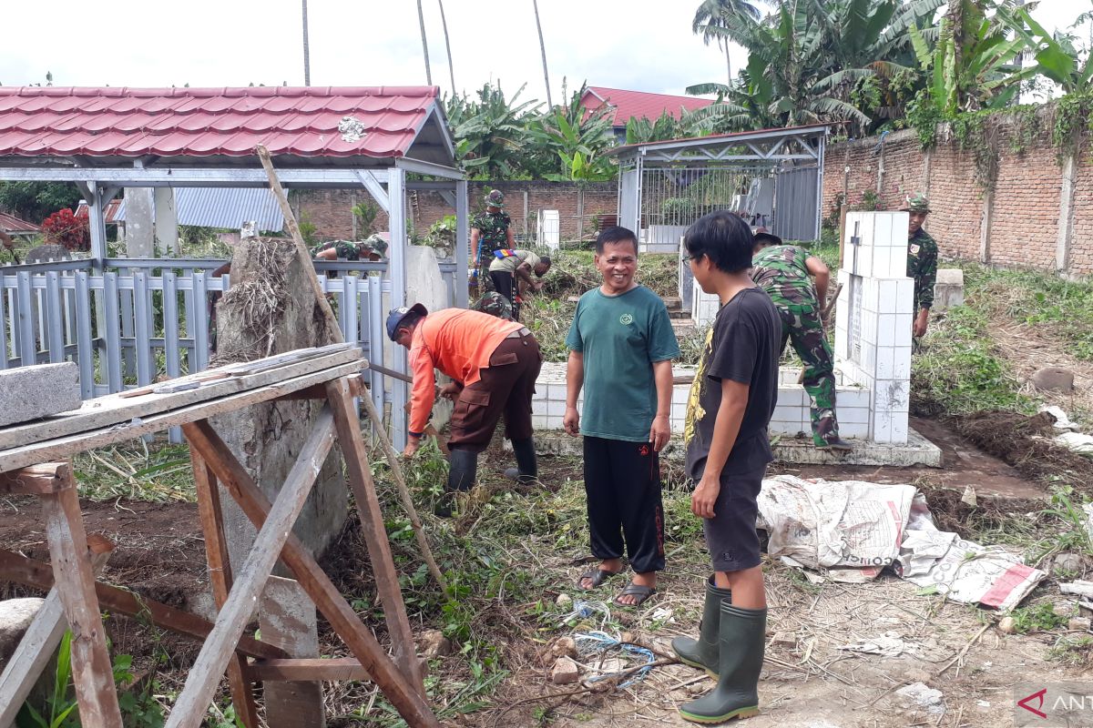 Didukung Kodim 1303 Bolmong, KBK Paroki Kotamobagu Kerja Bhakti Lahan Pekuburan