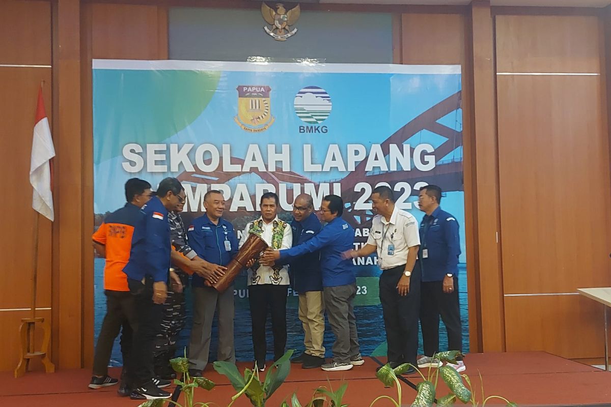 Gubernur Papua harapkan sekolah lapangan oleh BMKG tingkatkan kesiapsiagaan