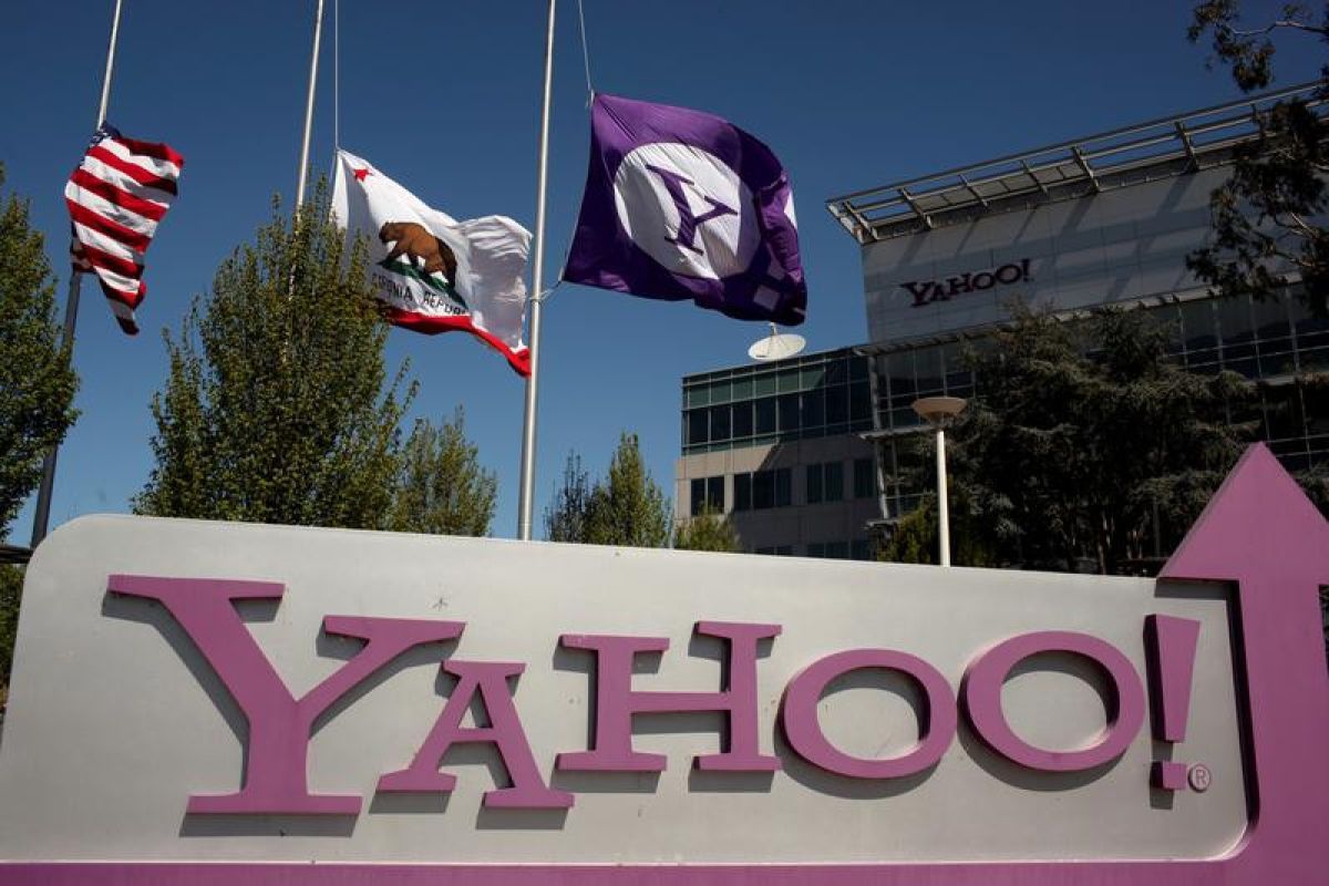 Yahoo akan PHK lebih dari 20 persen stafnya