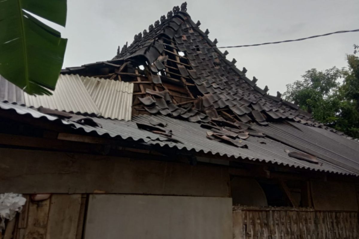 Puluhan rumah di Jepara rusak terkena puting beliung